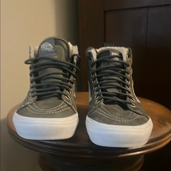 Vans® Unisex Sk8-Hi MTE High-Top Sneakers in Suede - Picture 6 of 8